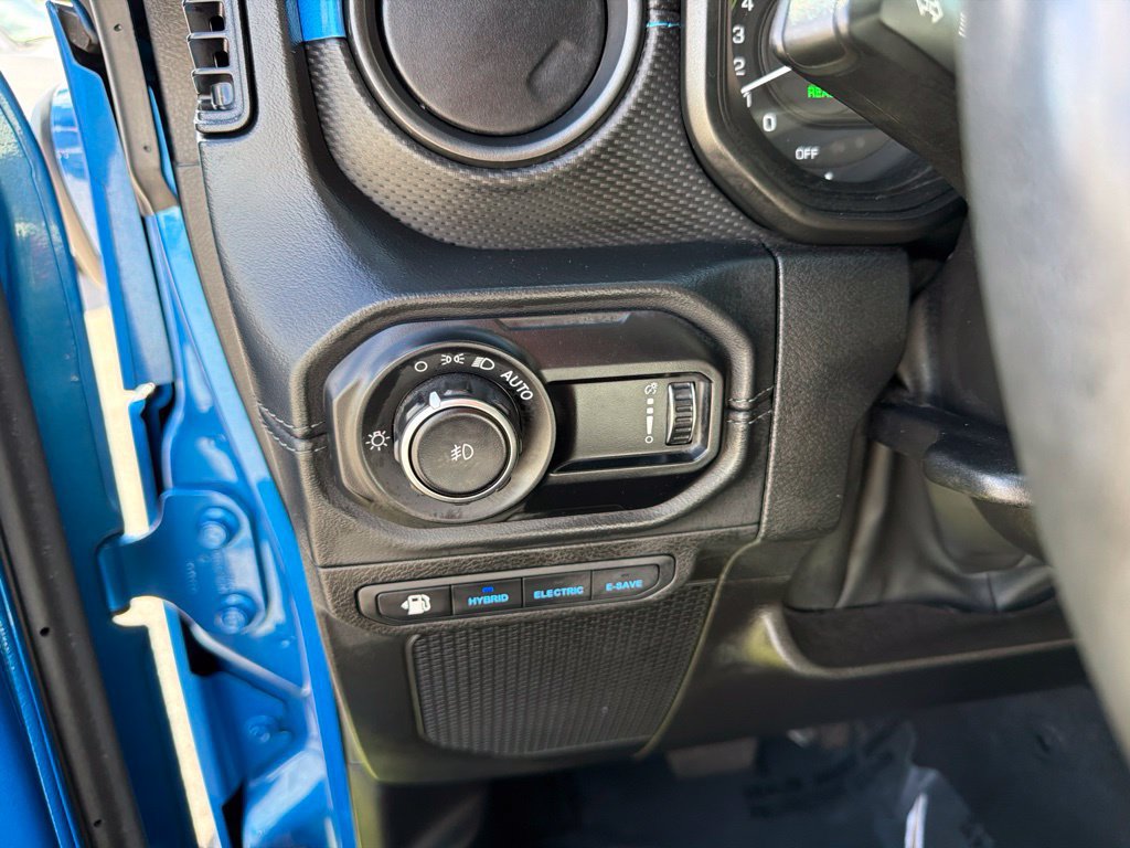 Used 2024 Jeep Wrangler Unlimited Rubicon 4xe AWD/4WD image 32