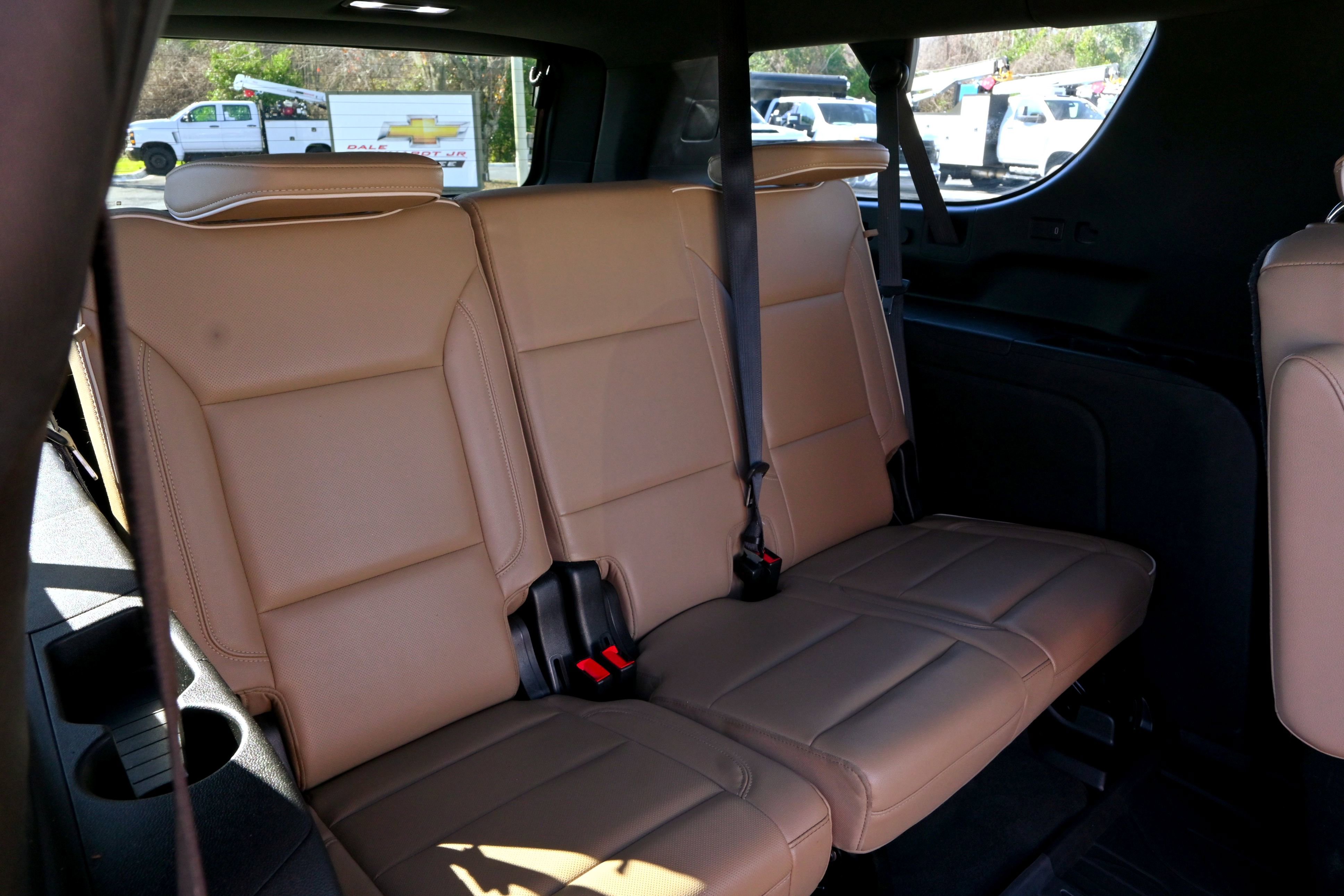 Used 2021 Chevrolet Suburban Premier w/ Premium Package image 10