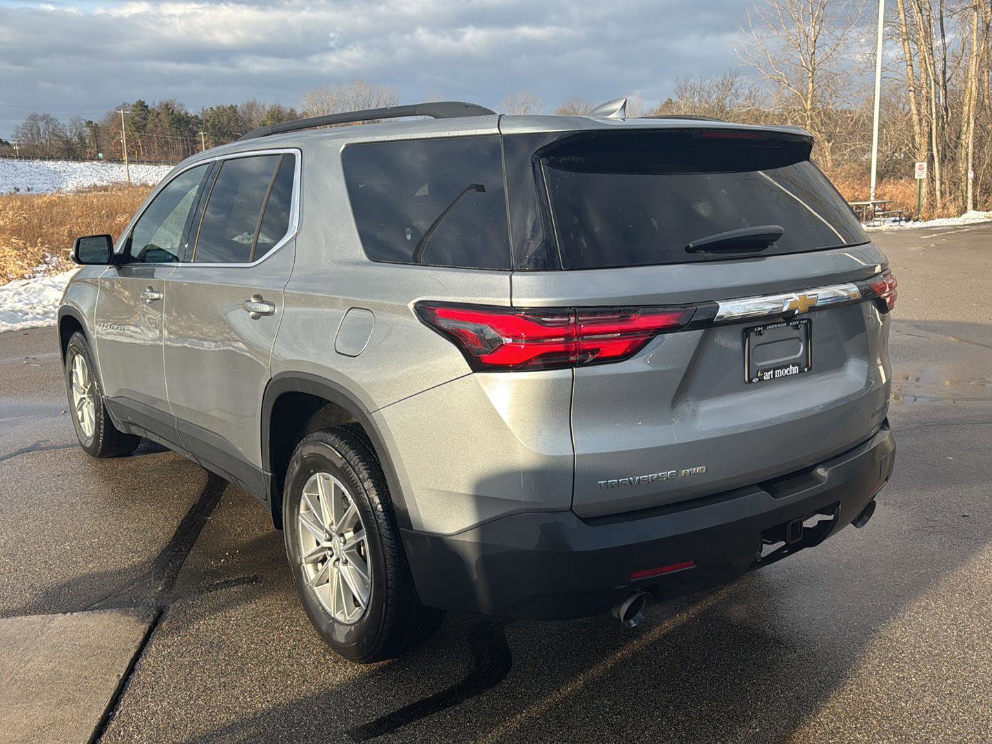 Used 2023 Chevrolet Traverse LT image 3