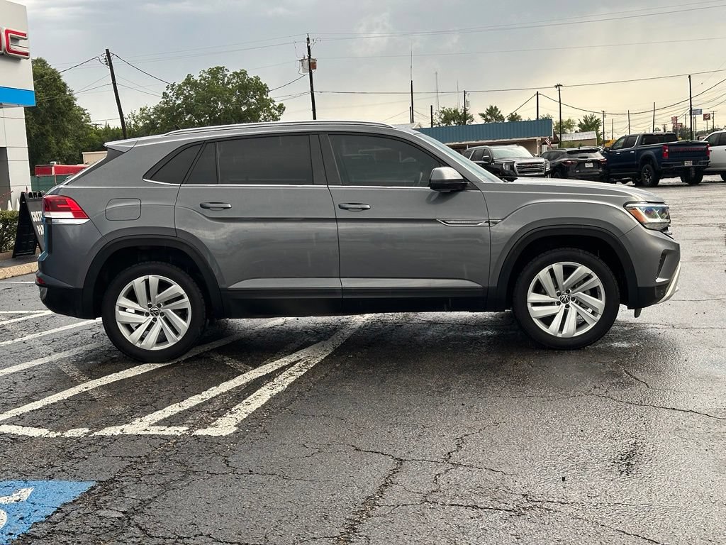 Used 2021 Volkswagen Atlas Cross Sport SE w/ Panoramic Sunroof Package FWD image 4