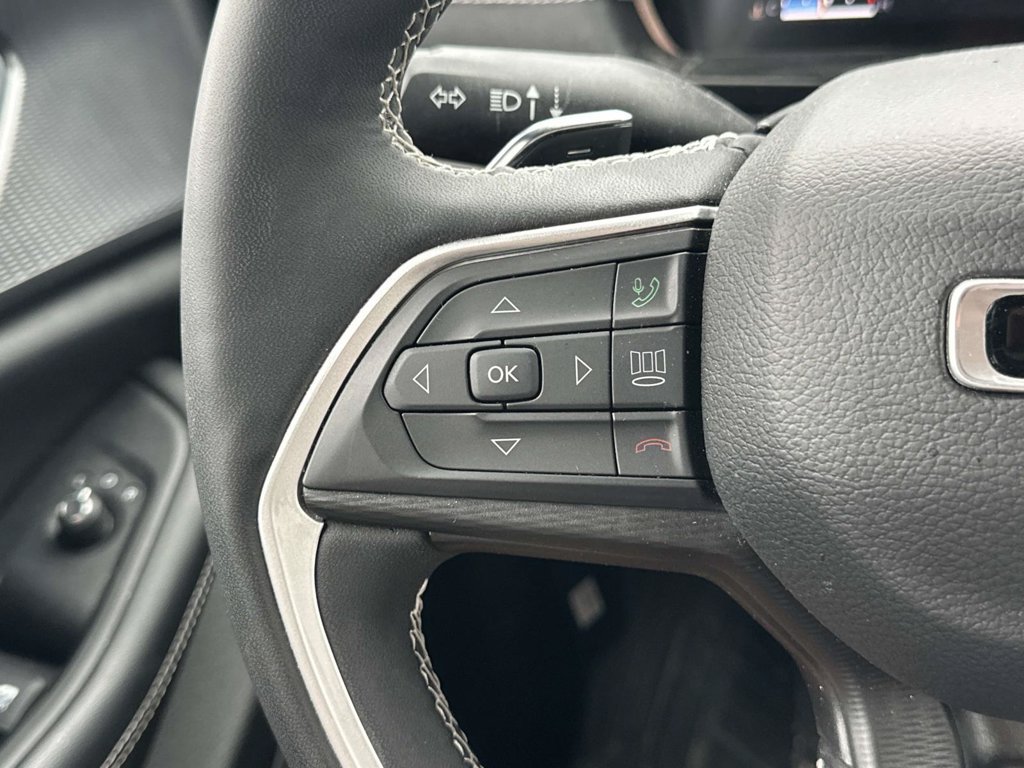 Used 2023 Jeep Grand Cherokee Altitude AWD/4WD image 19
