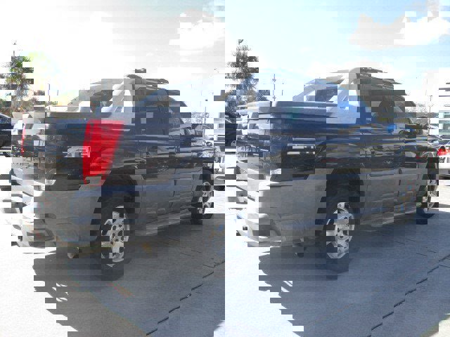 Used 2002 Chevrolet Avalanche 2WD image 2