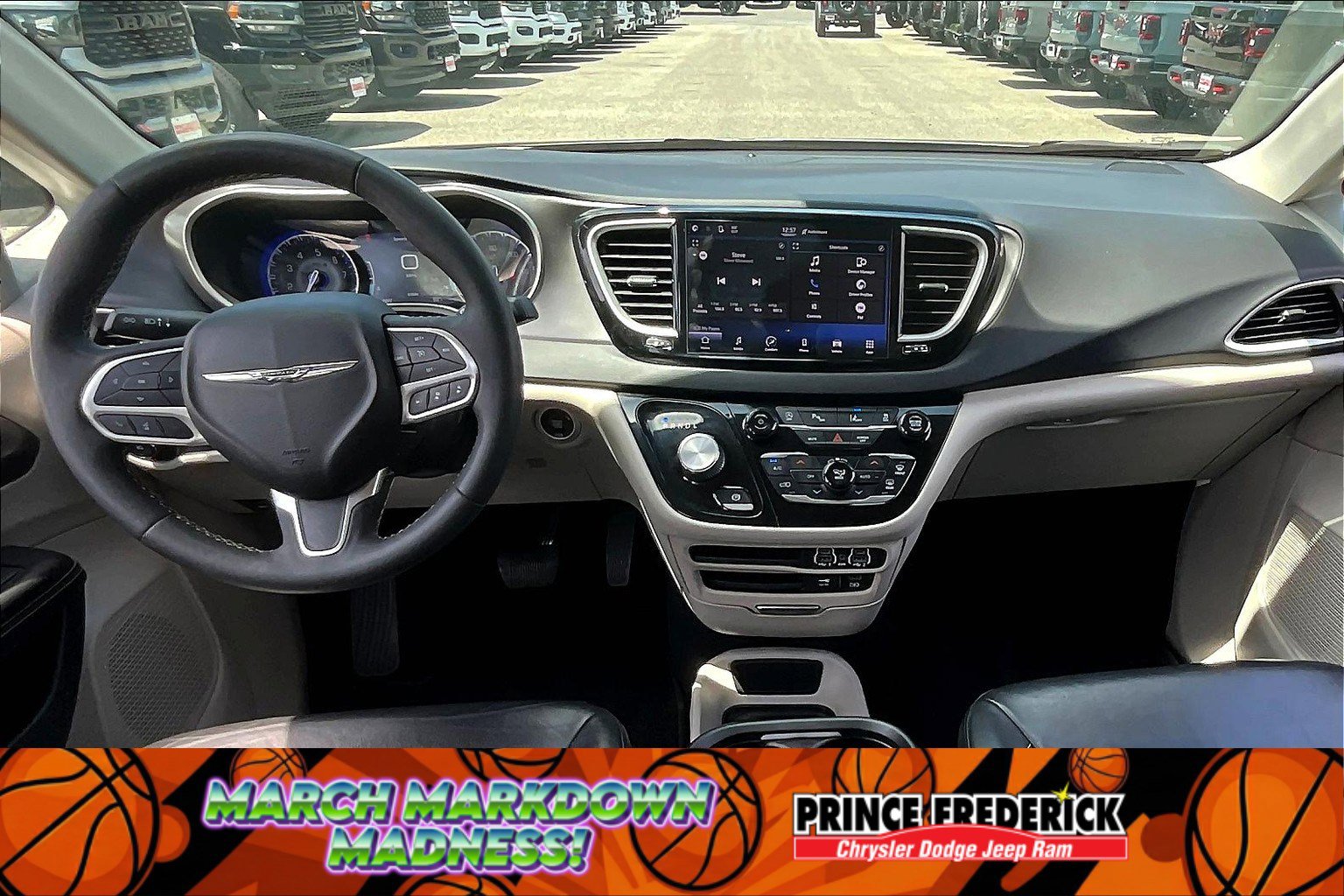 Used 2022 Chrysler Pacifica Touring-L image 12