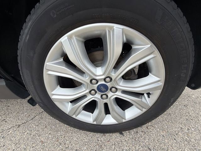 Used 2020 Ford Edge Titanium w/ Equipment Group 301A AWD/4WD image 38