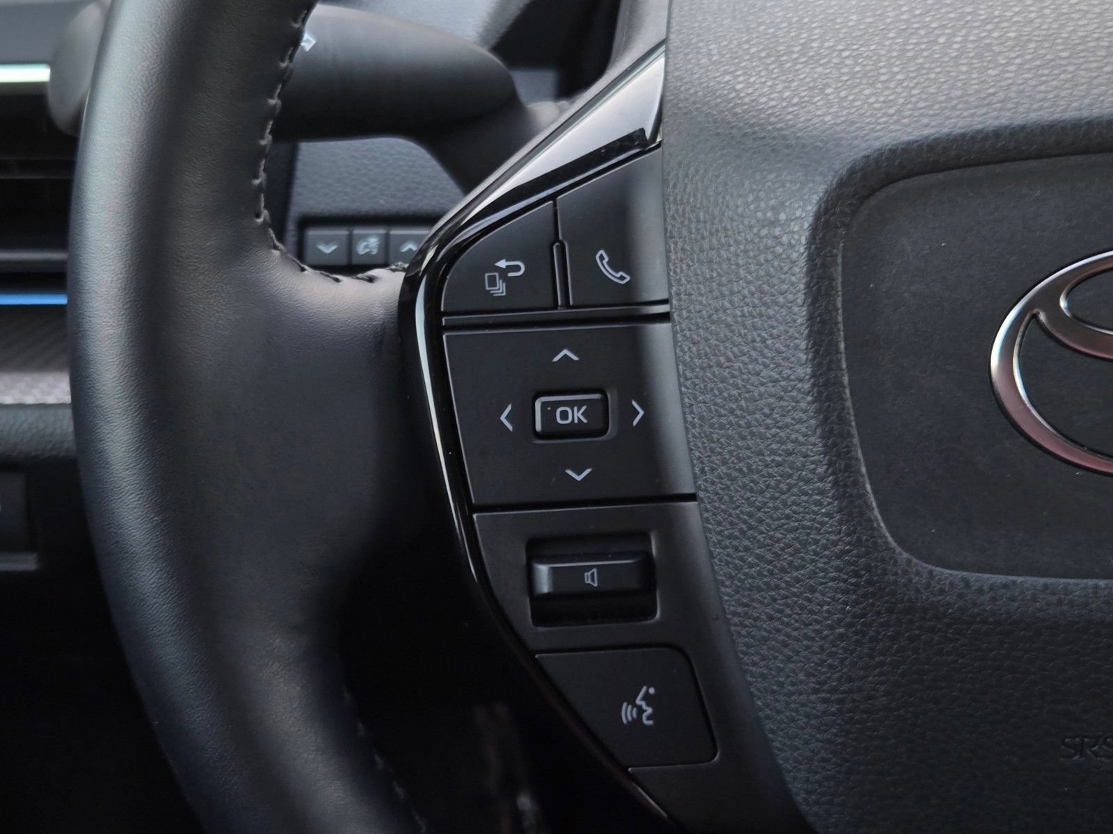 Certified 2025 Toyota Prius XLE FWD image 22