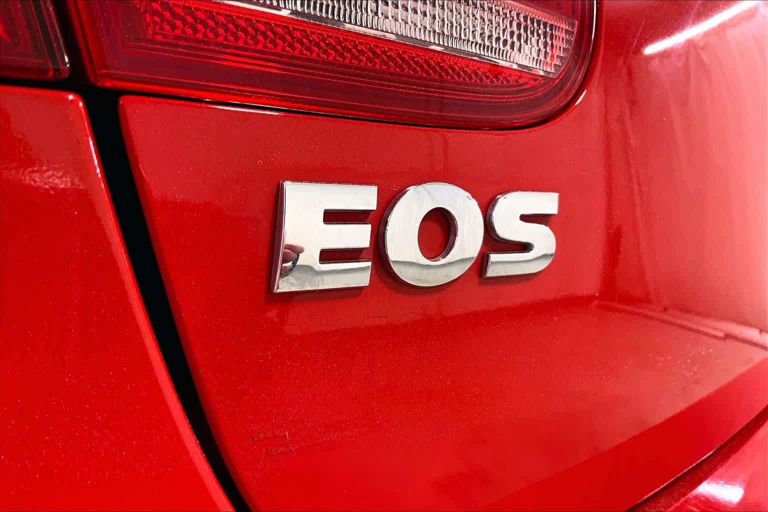 Used 2016 Volkswagen Eos Komfort FWD image 30