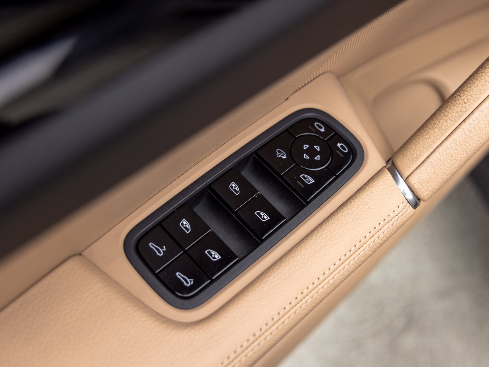 Certified 2021 Porsche Cayenne AWD/4WD image 24