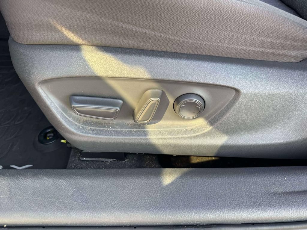 Used 2019 Toyota Camry LE w/ Convenience Package FWD image 17