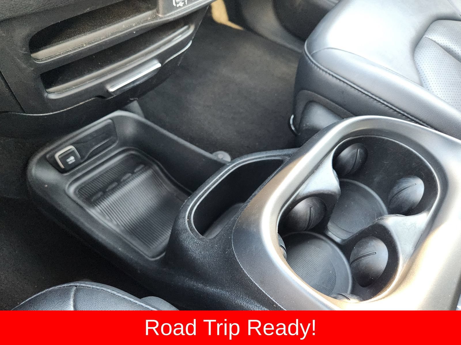 Used 2025 Chrysler Pacifica Select FWD image 28