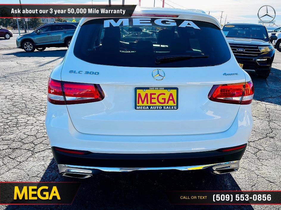 Used 2018 Mercedes-Benz GLC 300 4MATIC w/ Premium Package image 12