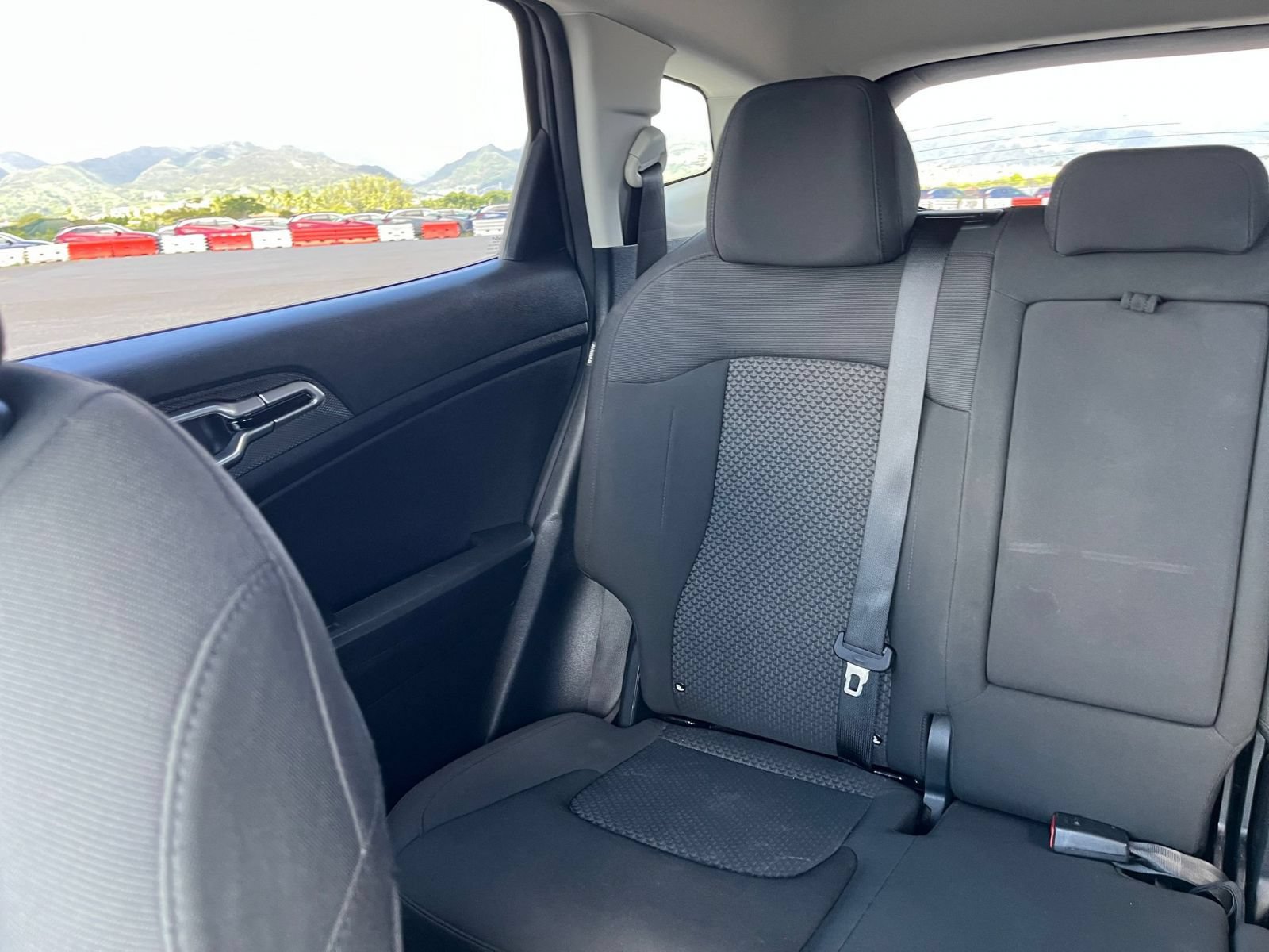 Used 2025 Kia Sportage LX FWD image 33