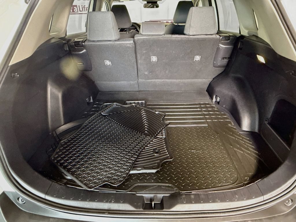 Certified 2022 Toyota RAV4 LE AWD/4WD image 27