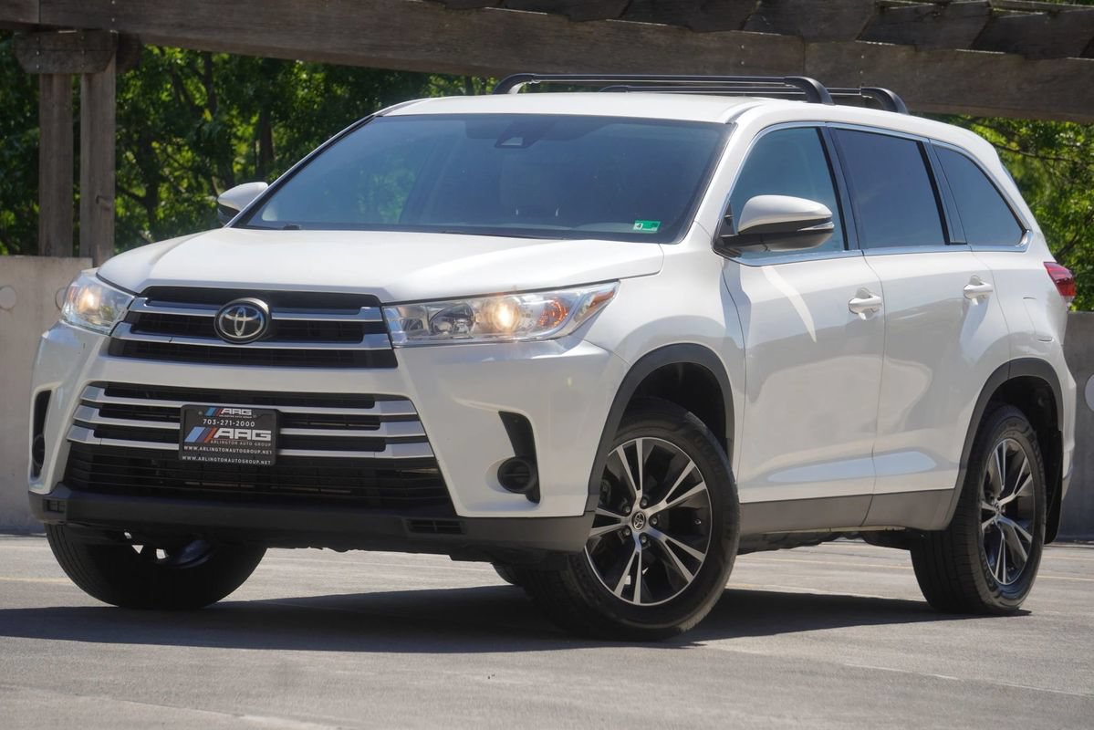Used 2019 Toyota Highlander LE AWD/4WD image 9