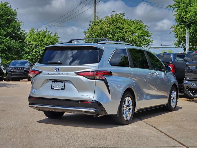 Used 2023 Toyota Sienna Platinum AWD/4WD image 7