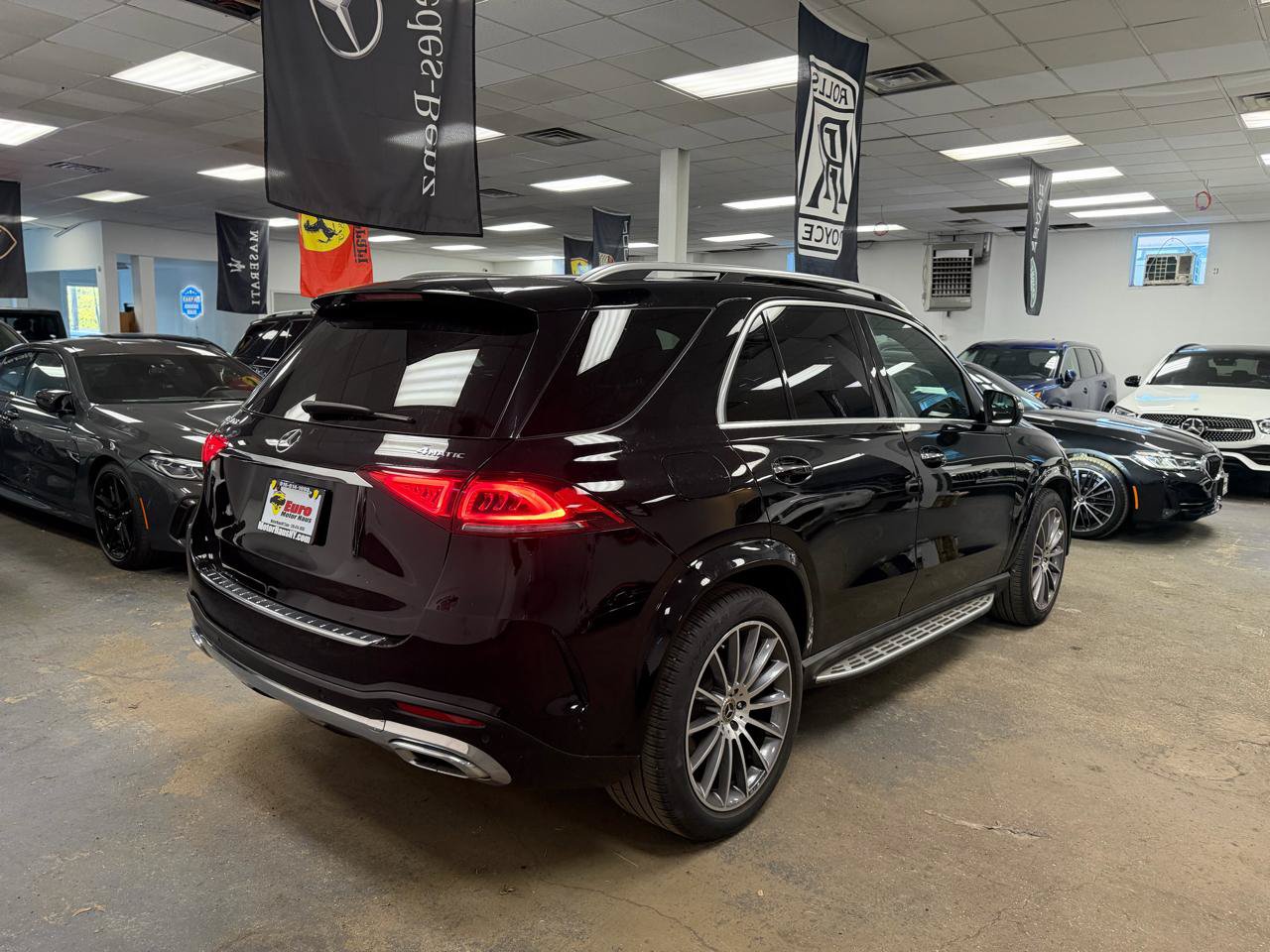 Used 2022 Mercedes-Benz GLE 350 4MATIC w/ AMG Line Exterior image 7