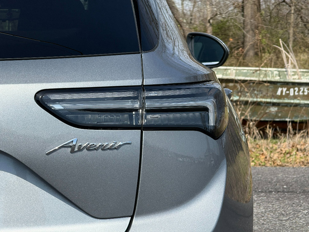 Used 2023 Buick Envision Avenir image 9