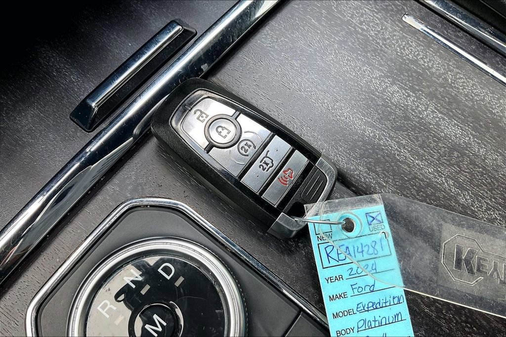 Used 2024 Ford Expedition Platinum AWD/4WD image 36