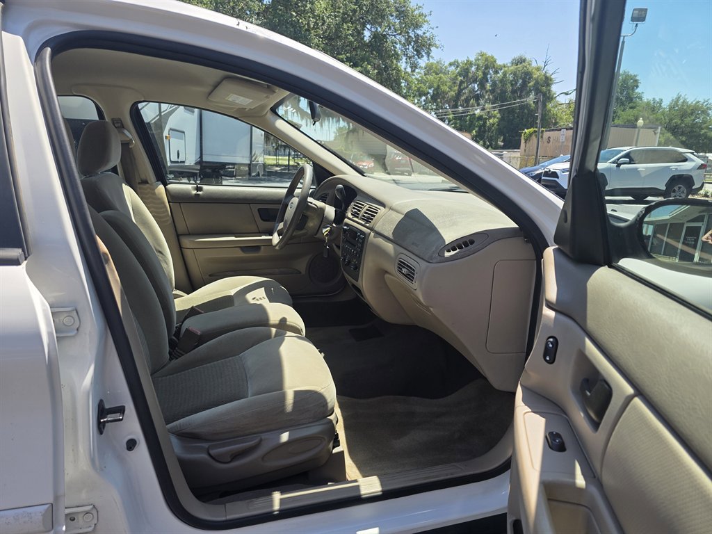 Used 2007 Ford Taurus SE FWD image 24