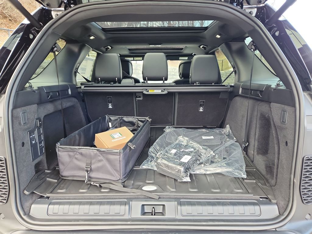 New 2026 Land Rover Discovery S image 13