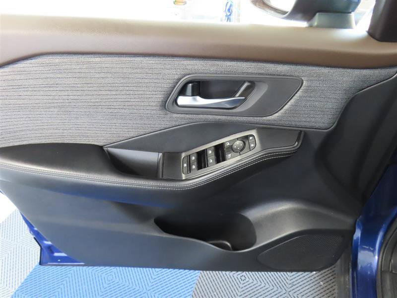 Used 2023 Nissan Rogue SV AWD/4WD image 15