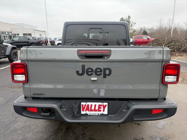 Certified 2022 Jeep Gladiator Sport AWD/4WD image 5