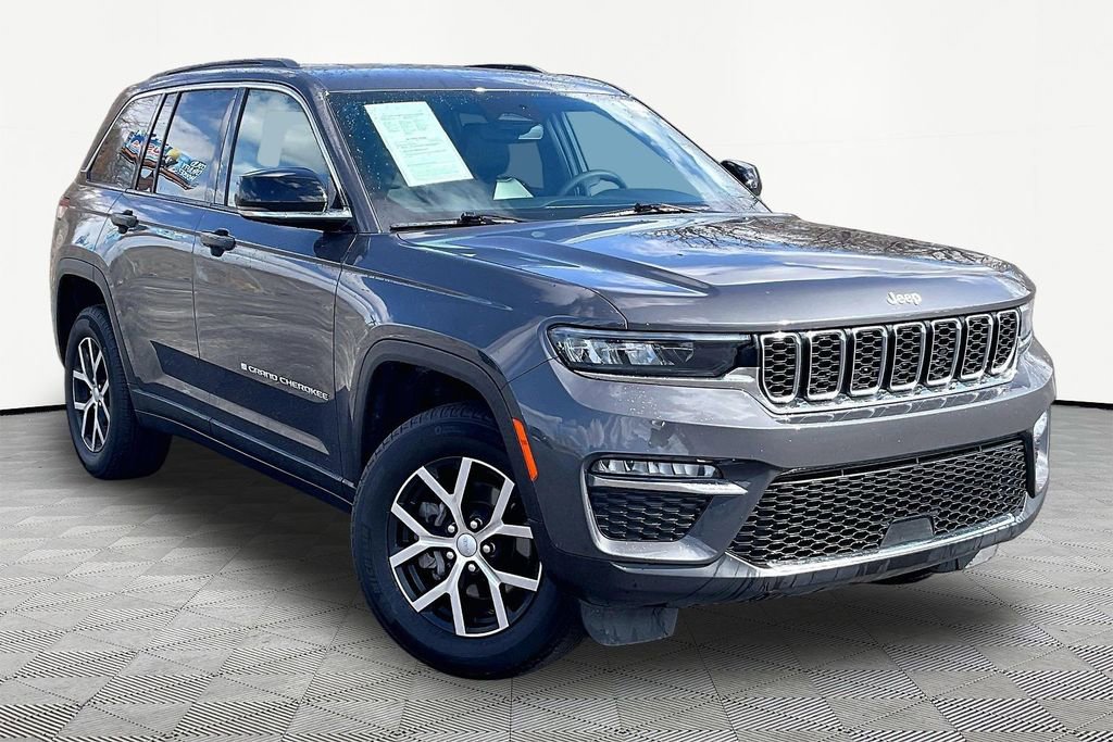Used 2024 Jeep Grand Cherokee Limited AWD/4WD image 3