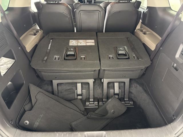 Used 2025 Kia Carnival image 32
