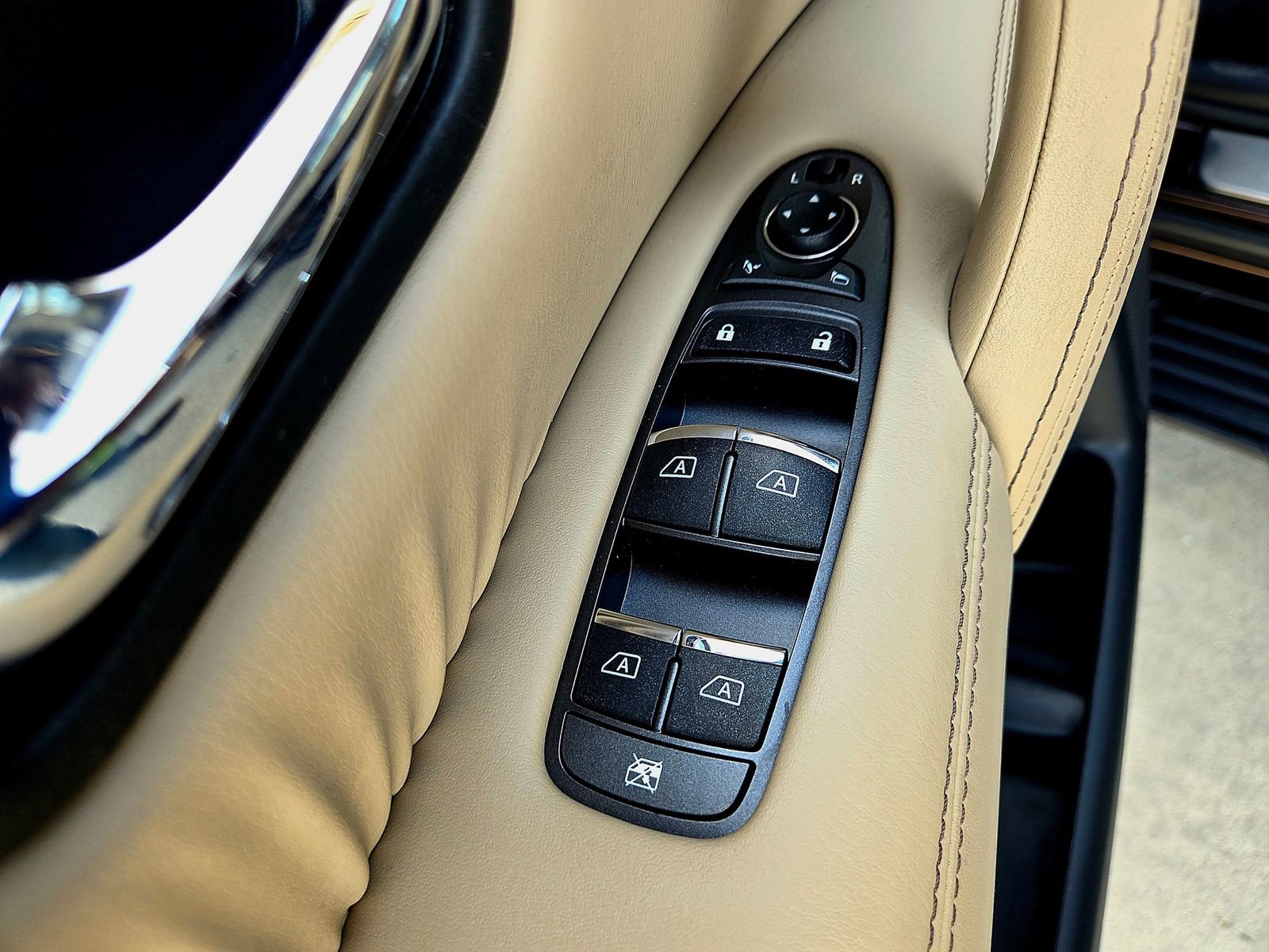 Used 2021 Nissan Armada Platinum w/ Captain's Chairs Package image 33