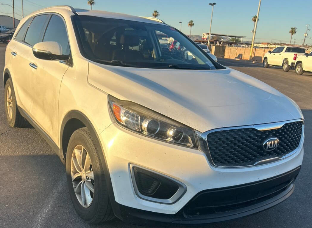Used 2018 Kia Sorento FWD V6 image 2