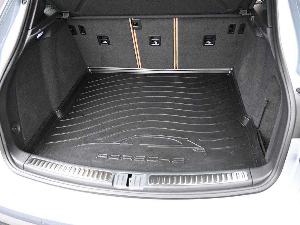 Certified 2023 Porsche Macan Turbo AWD/4WD image 31