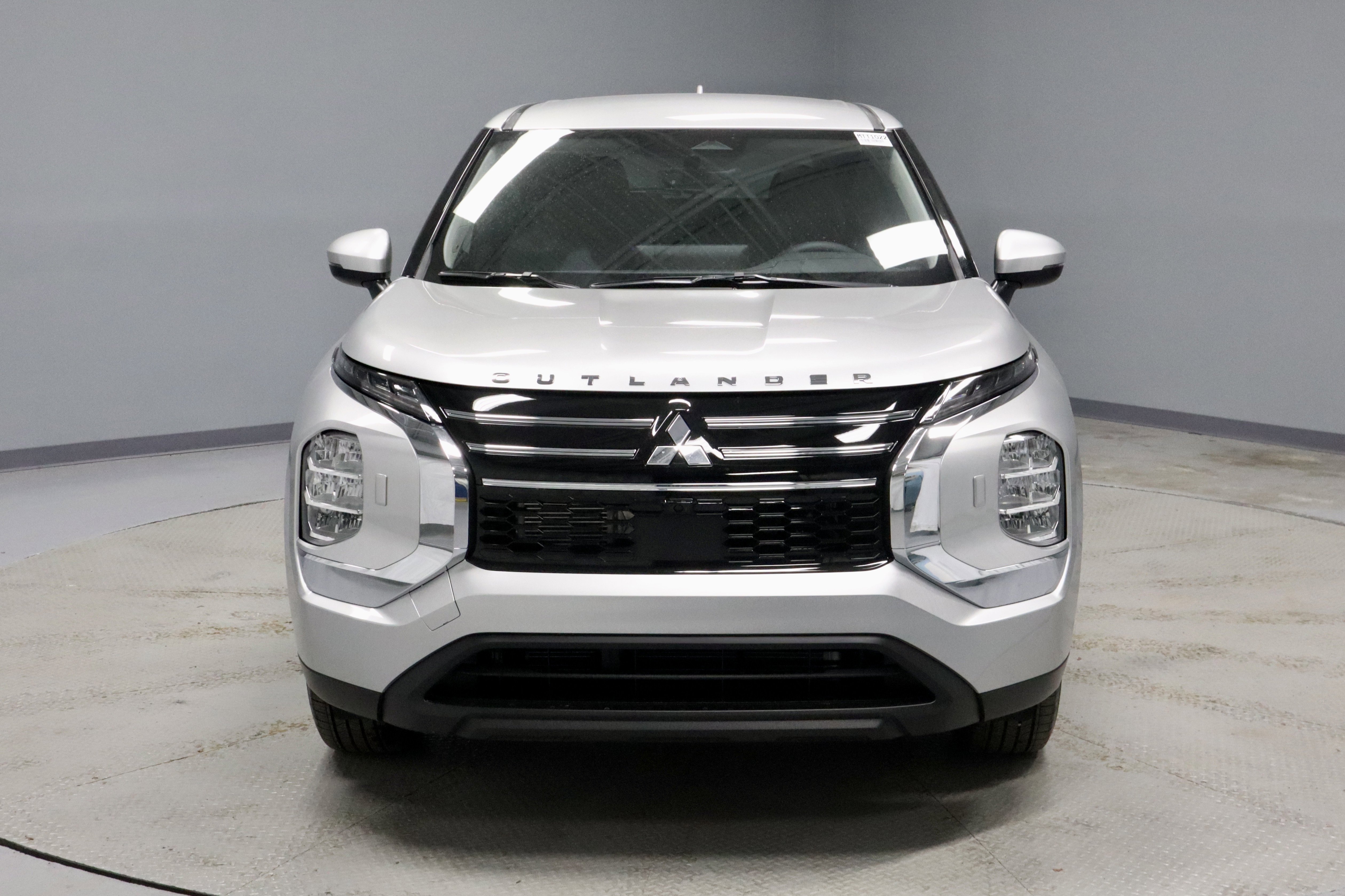 New 2026 Mitsubishi Outlander ES image 3