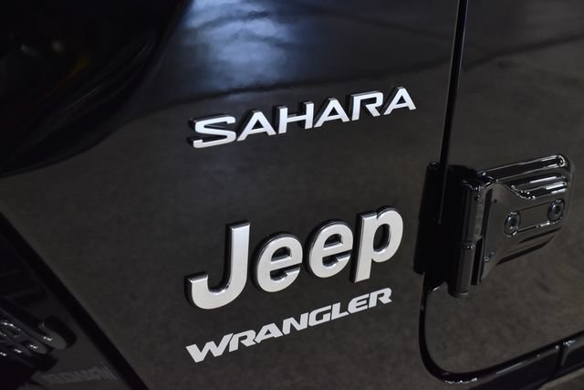 Used 2023 Jeep Wrangler Unlimited Sahara AWD/4WD image 34
