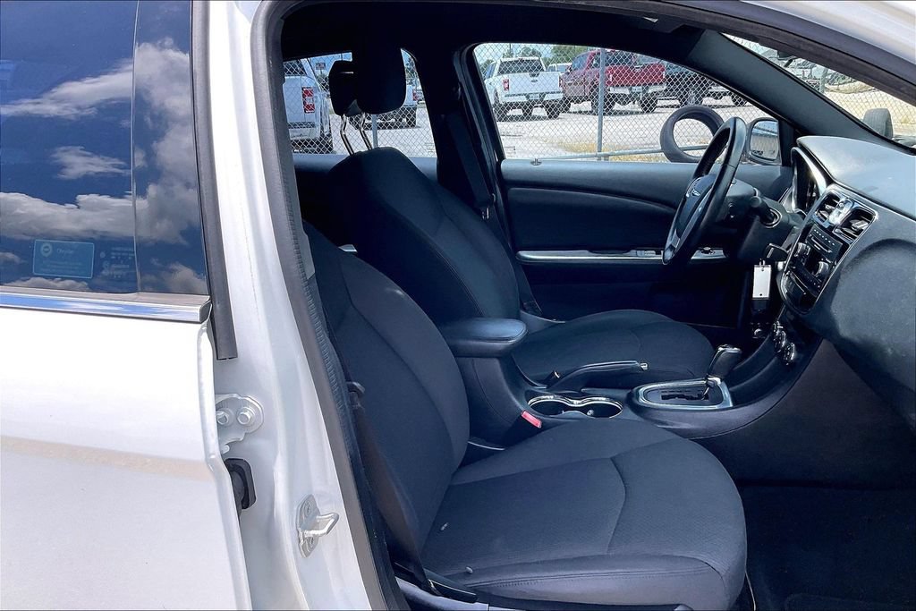 Used 2013 Chrysler 200 Touring w/ S Exterior Appearance Pkg FWD image 29