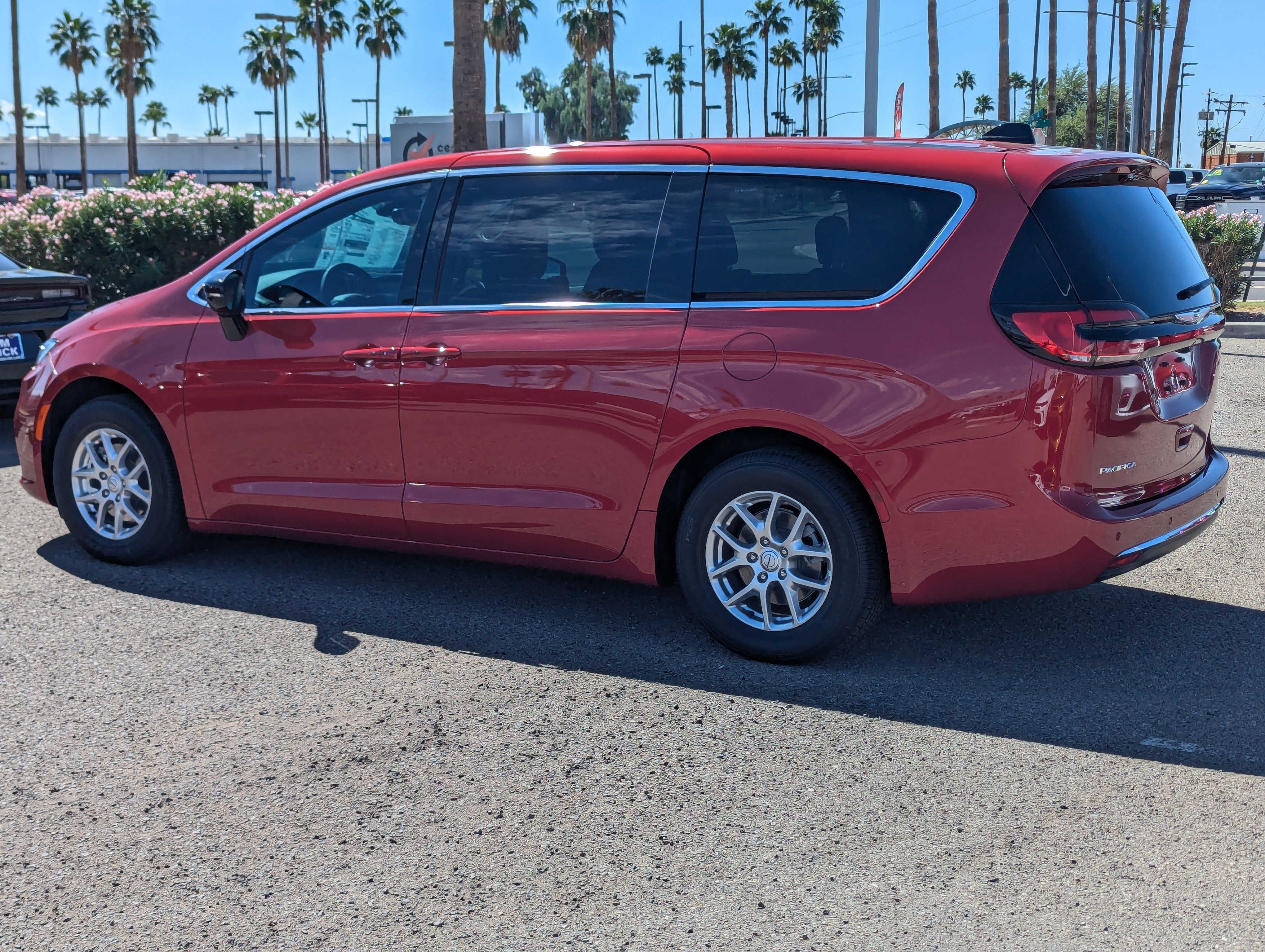 New 2026 Chrysler Pacifica Select image 4