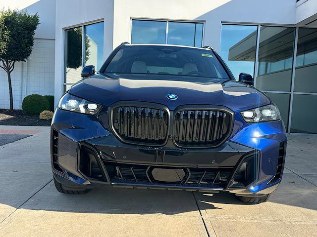 New 2026 BMW X5 xDrive50e w/ M Sport Package image 2