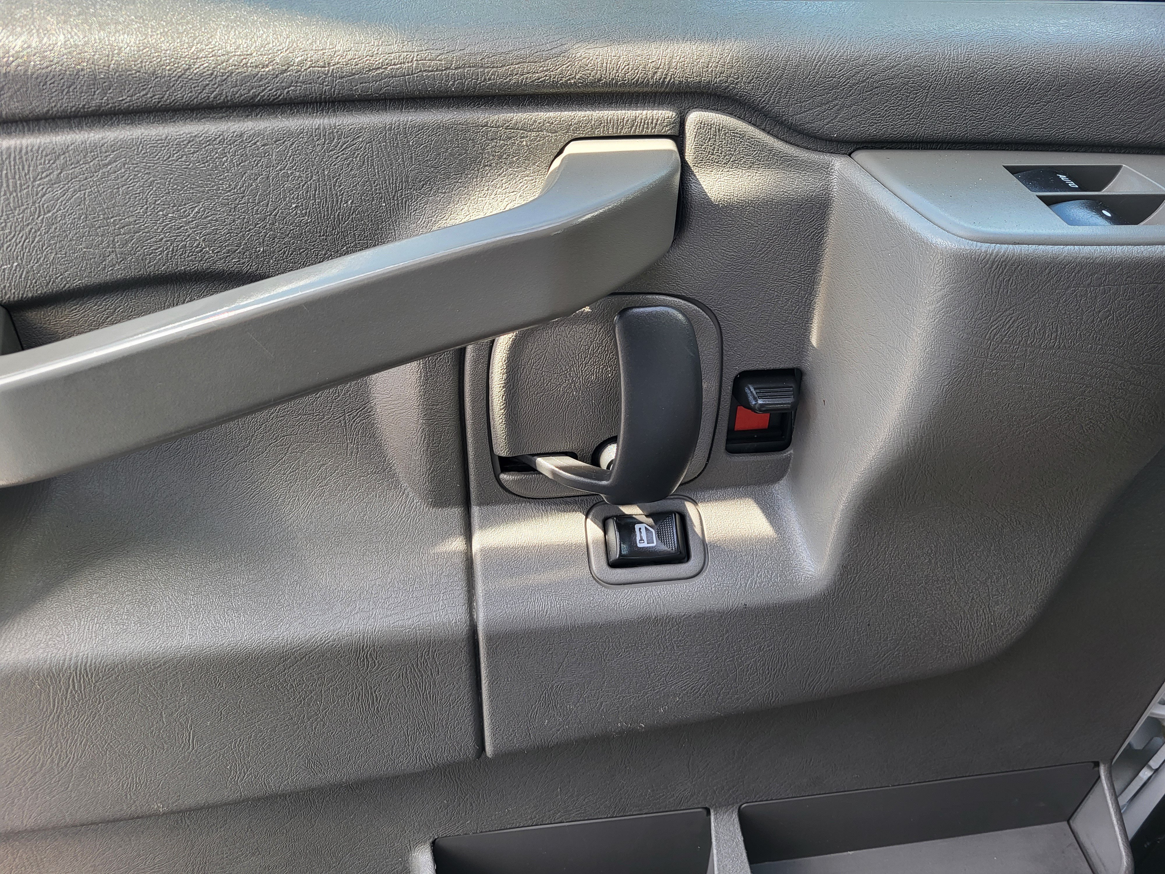Used 2018 GMC Savana 4500 w/ Power Convenience Package RWD image 18