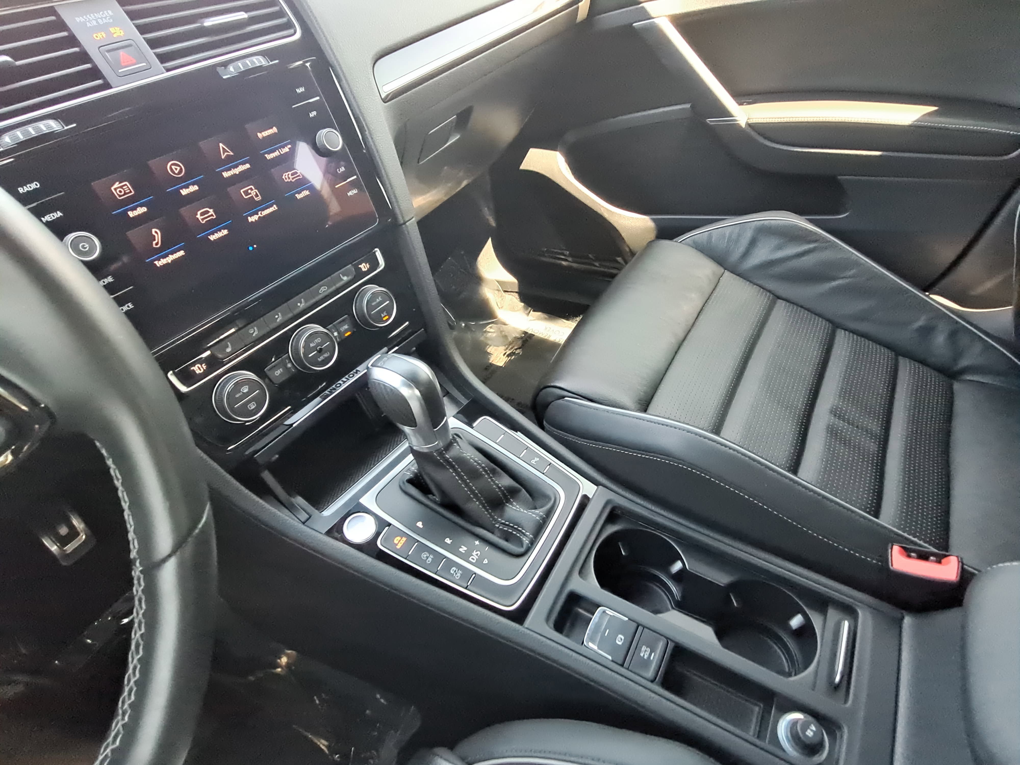 Used 2018 Volkswagen Golf R 4-Door image 24