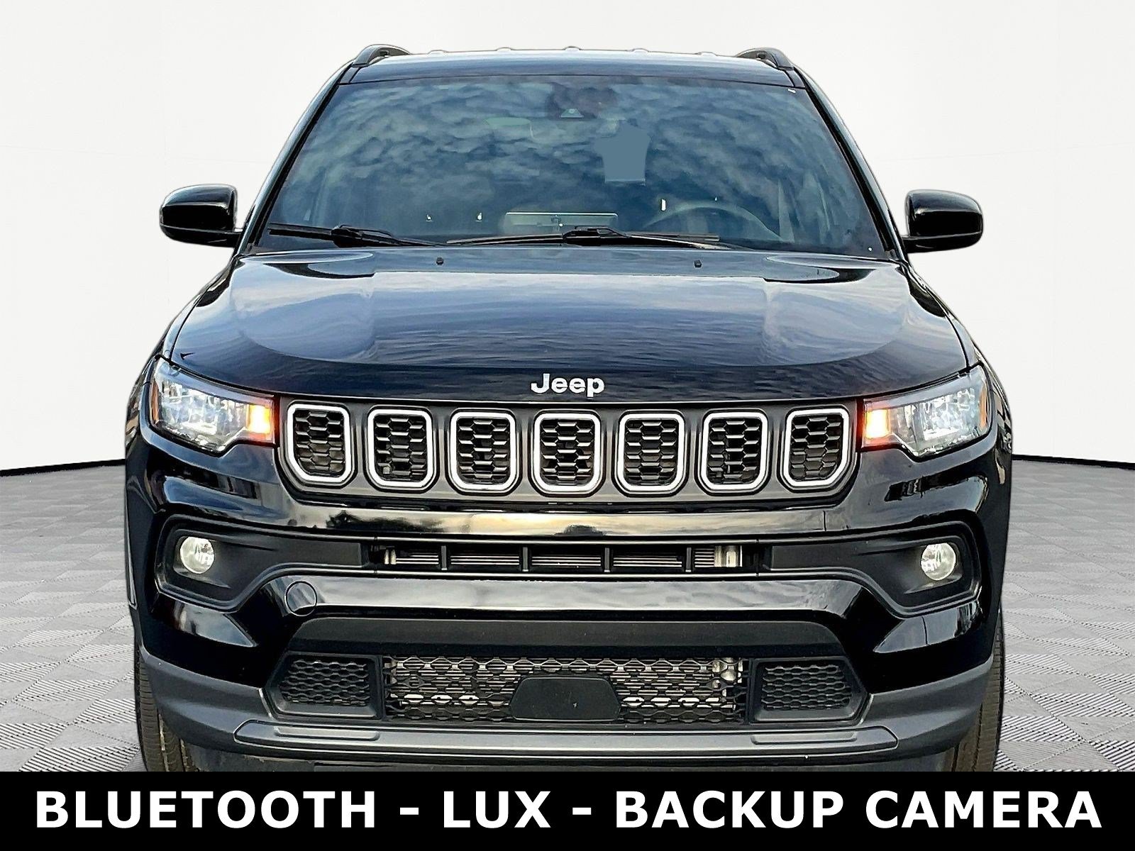 Used 2024 Jeep Compass Latitude AWD/4WD image 2