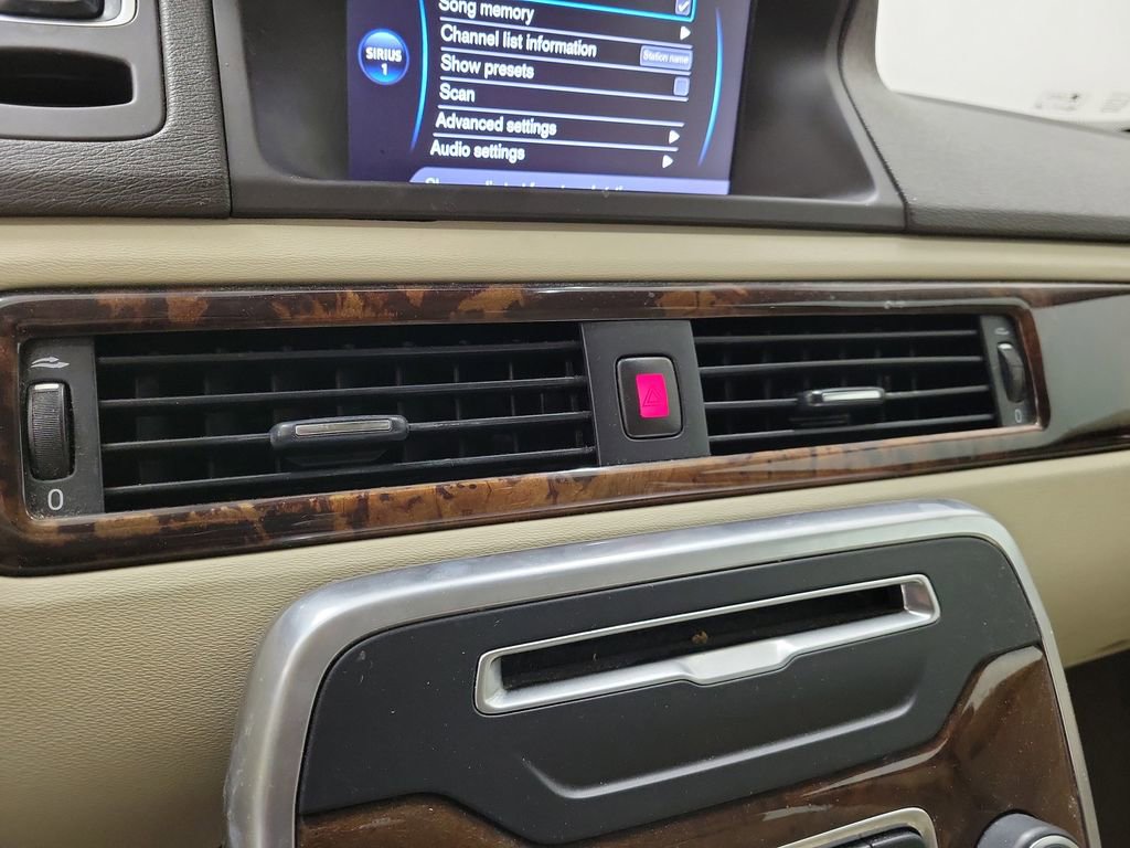 Used 2013 Volvo XC70 3.2 image 27