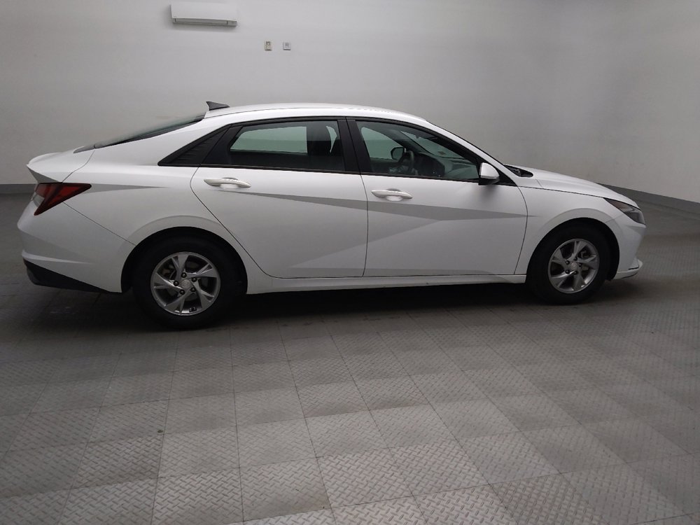 Used 2021 Hyundai Elantra SE image 10