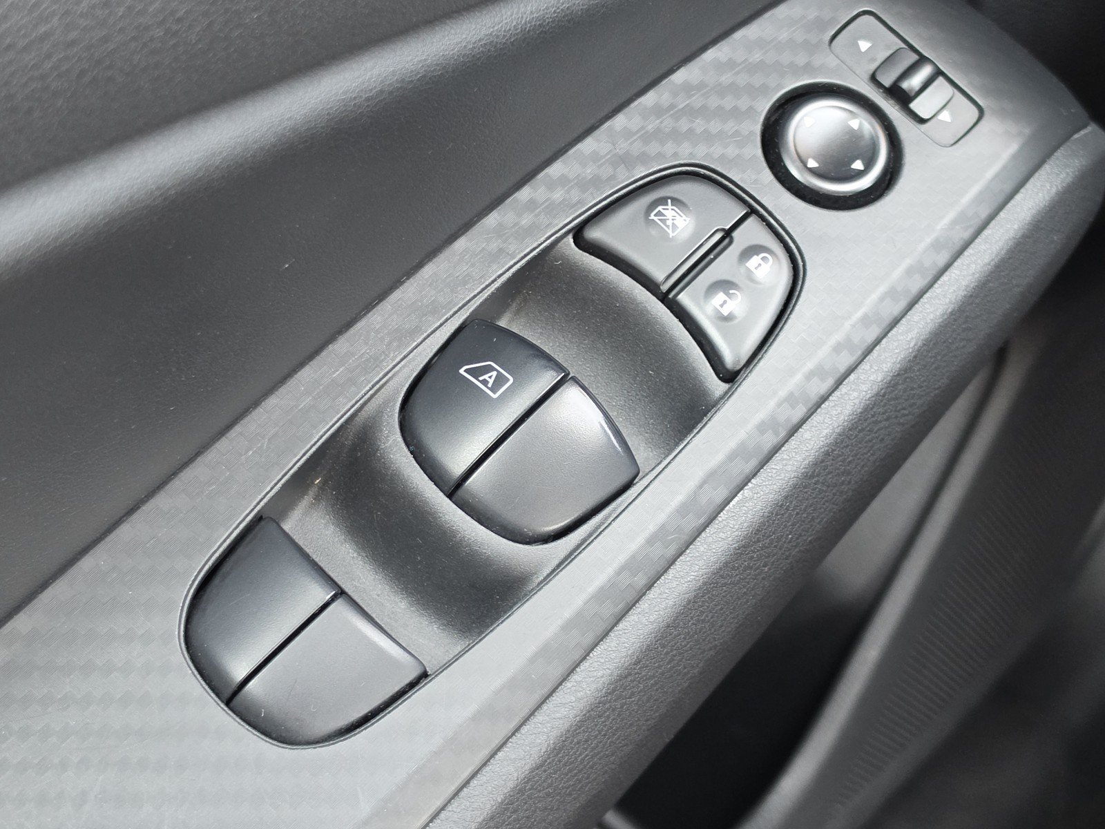 Used 2025 Nissan Altima 2.5 SV FWD image 13