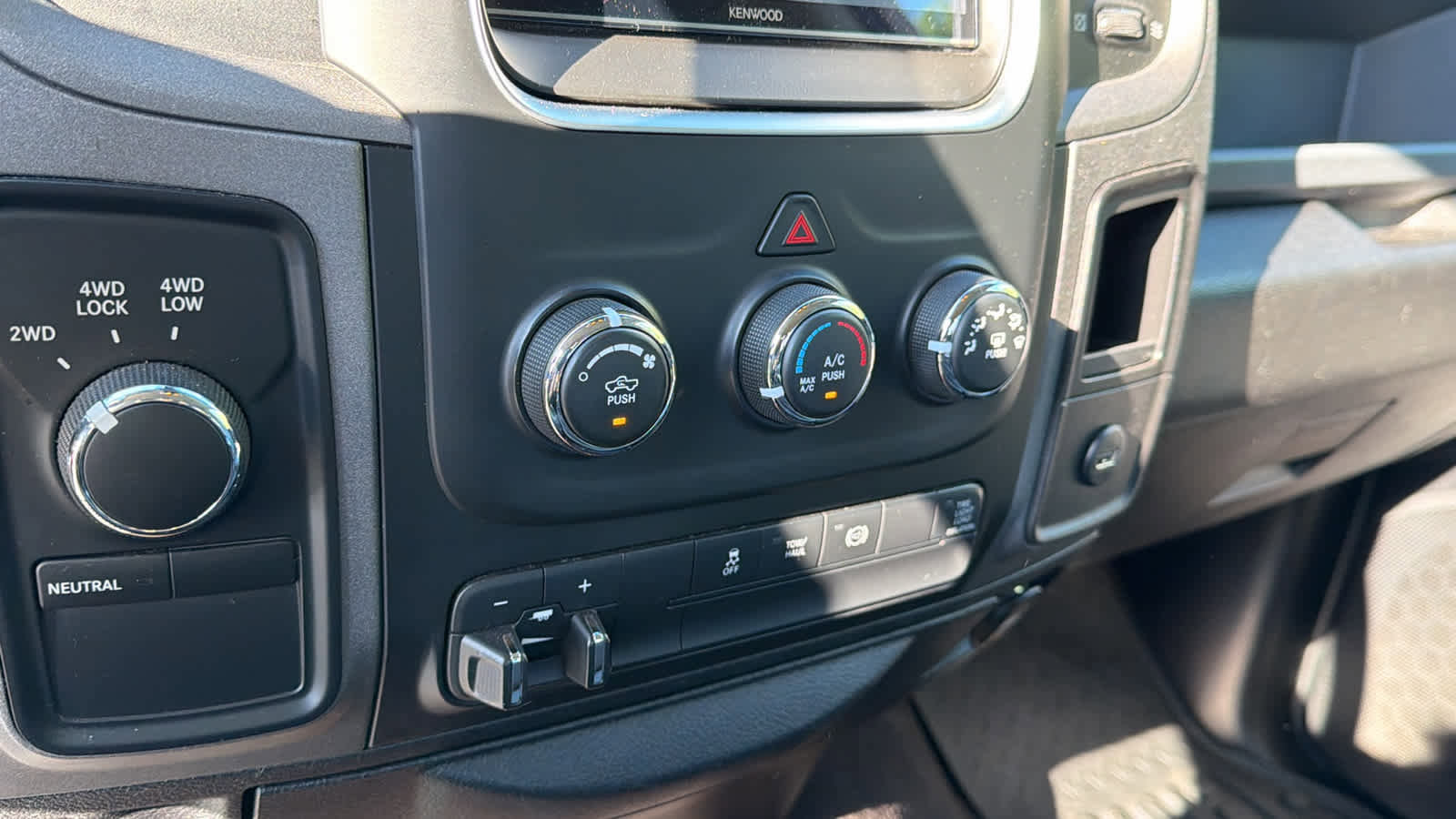Used 2013 RAM 2500 Tradesman w/ Chrome Appearance Group image 13