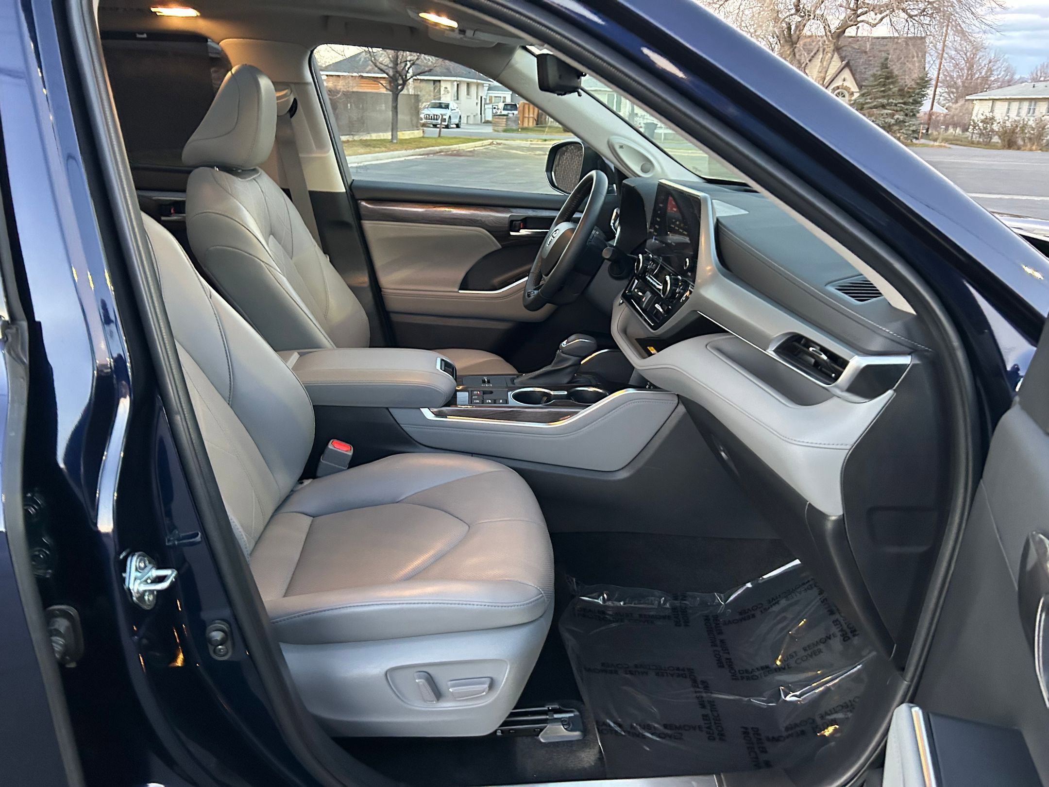 Used 2023 Toyota Highlander Platinum image 28