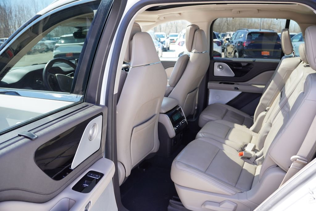 Used 2020 Lincoln Aviator Reserve w/ Equipment Group 202A image 18