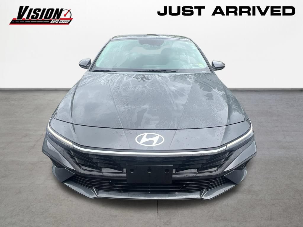 Used 2024 Hyundai Elantra SEL FWD image 3
