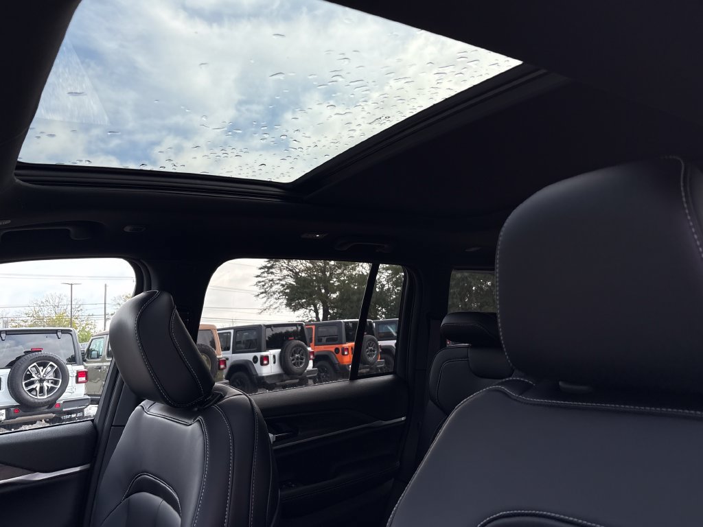New 2027 Jeep Grand Cherokee Limited AWD/4WD image 5