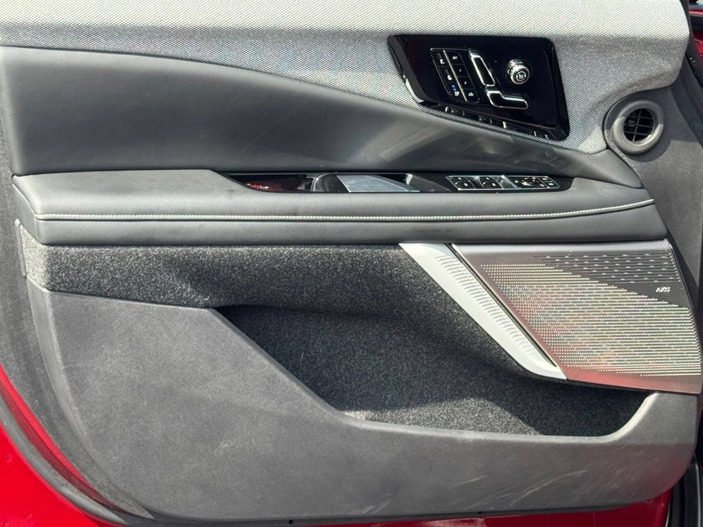 Certified 2025 Cadillac Optiq Sport 2 w/ LPO, Floor Liner Package AWD/4WD image 15