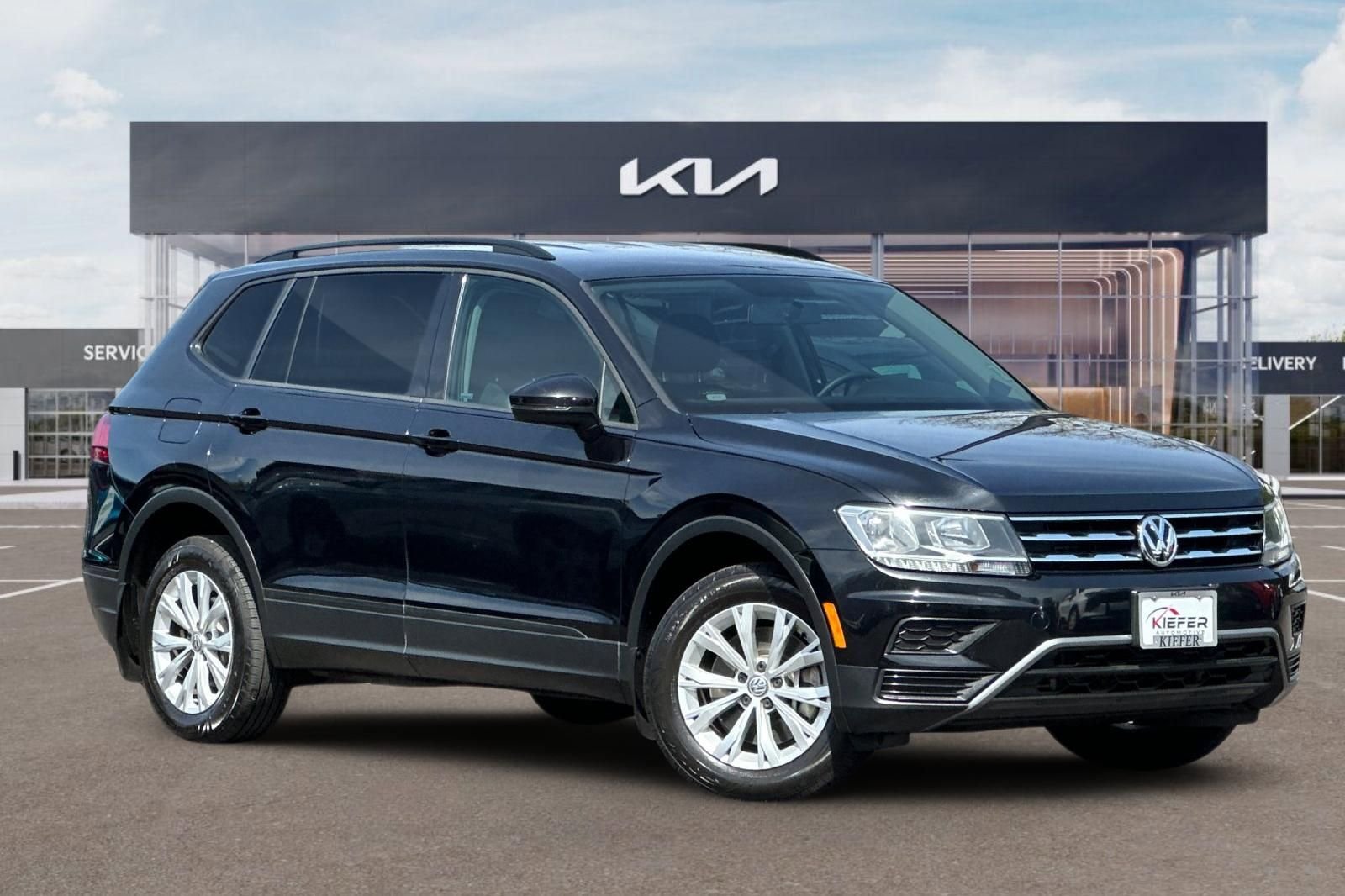 Used 2018 Volkswagen Tiguan S w/ 3rd Row Seat Package image 2