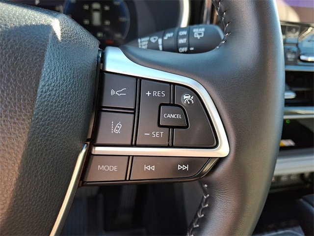 Used 2024 Toyota Highlander Limited image 23
