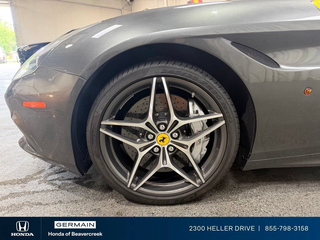 Used 2015 Ferrari California T RWD image 13